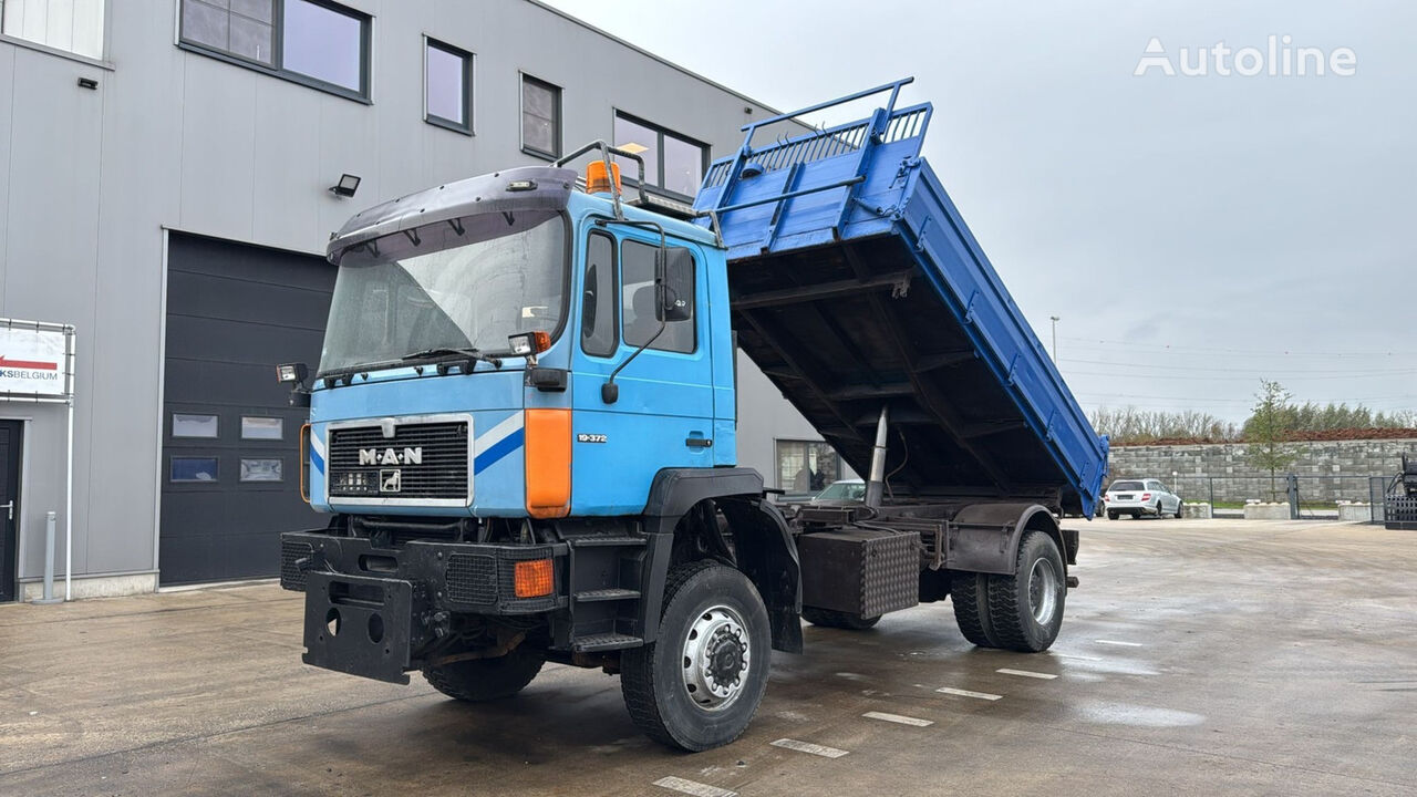 شاحنة قلابة MAN 19.372 (BIG AXLE / STEEL SUSPENSION / 6 CYLINDER WITH MANUAL PUM