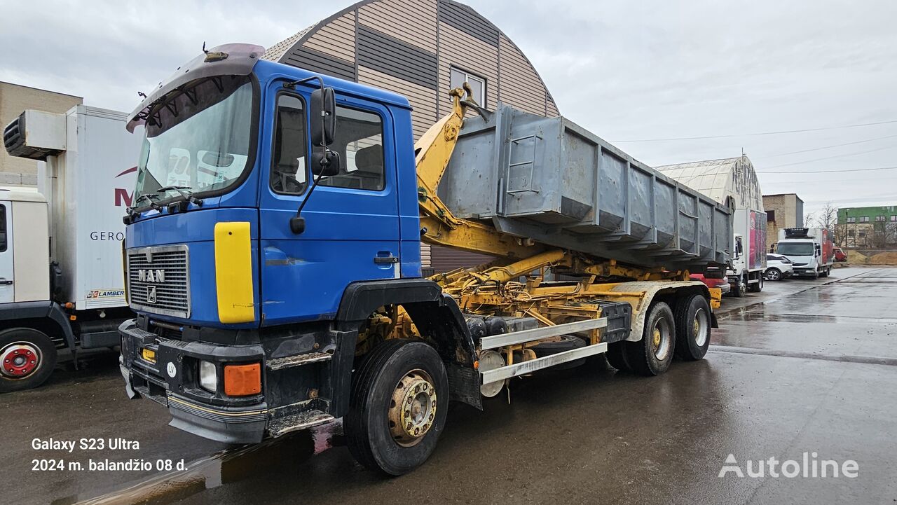 MAN 26.372  dump truck