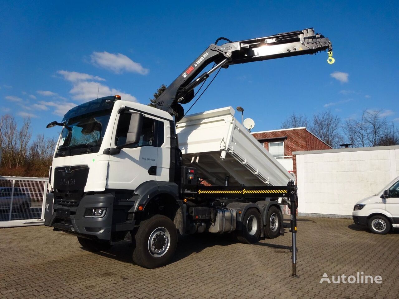 camião basculante MAN 28.430 TGS 3 way tipper + HIAB X-HIDUO 228 E-6 Crane