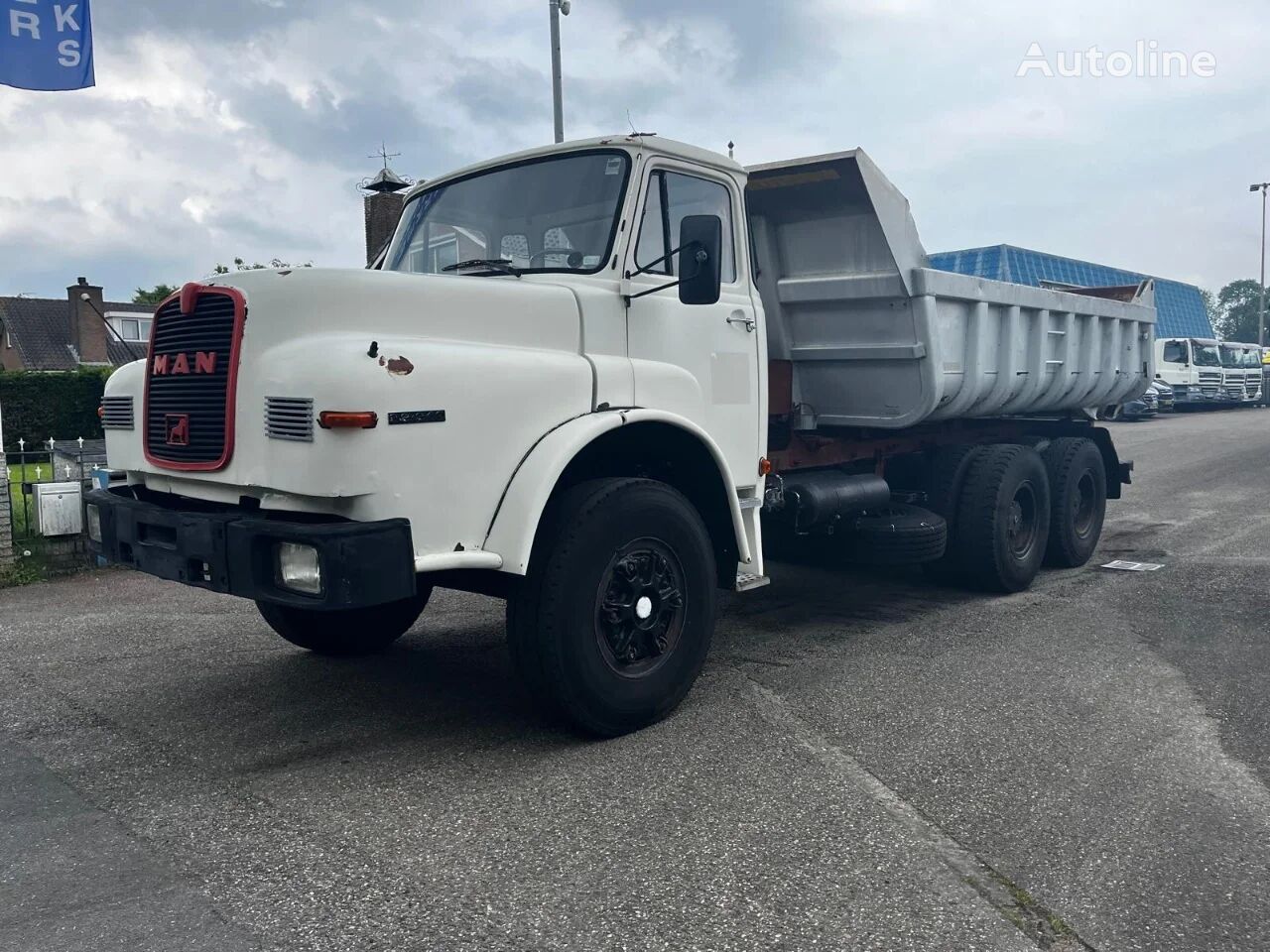 MAN 32.240 6x4 FULL STEEL SPRING KIPPER MANUAL GEARBOX dump truck