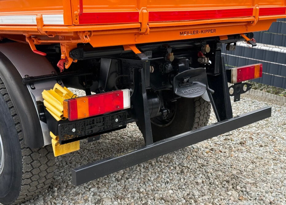 MAN LE 10.220 3-way tipper truck