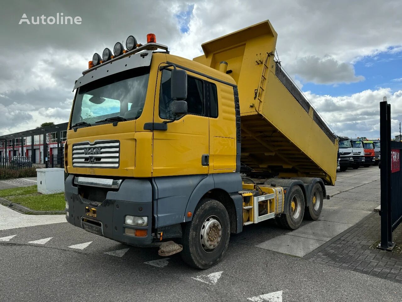 MAN TGA 26.530 6X4 MANUAL 3 PEDALS TIPPER KIPPER dump truck