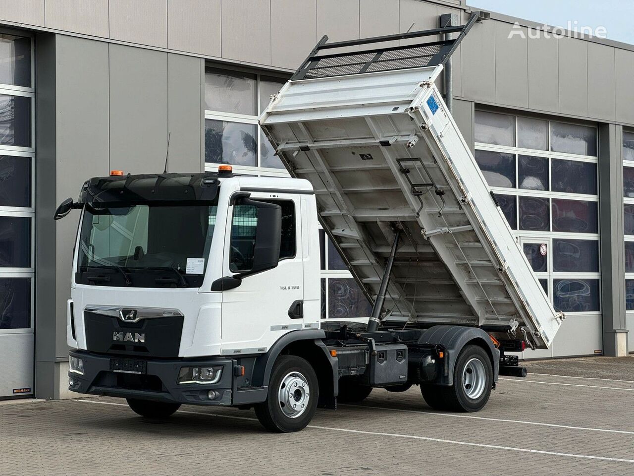 MAN TGL 8.220  dump truck