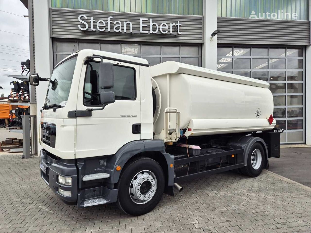 MAN TGM 18.340 4x2 BL 2 Kammern 13.910 Liter Esterer dump truck - Autoline