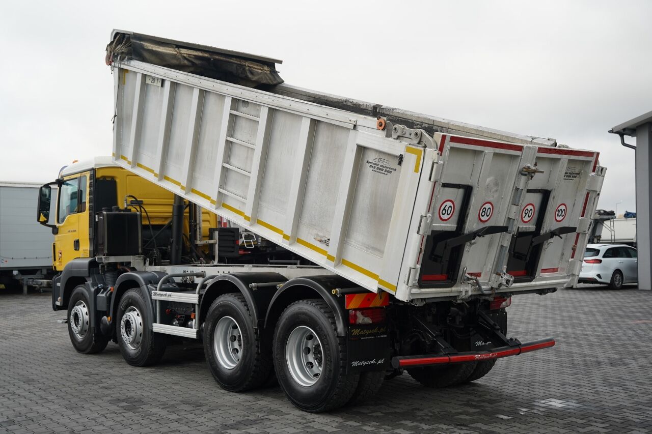 MAN TGS 32.400 / 8x4 / BILLENŐS HÁTRABILLENŐS - 6 M / PONYVÁS AUTOMA