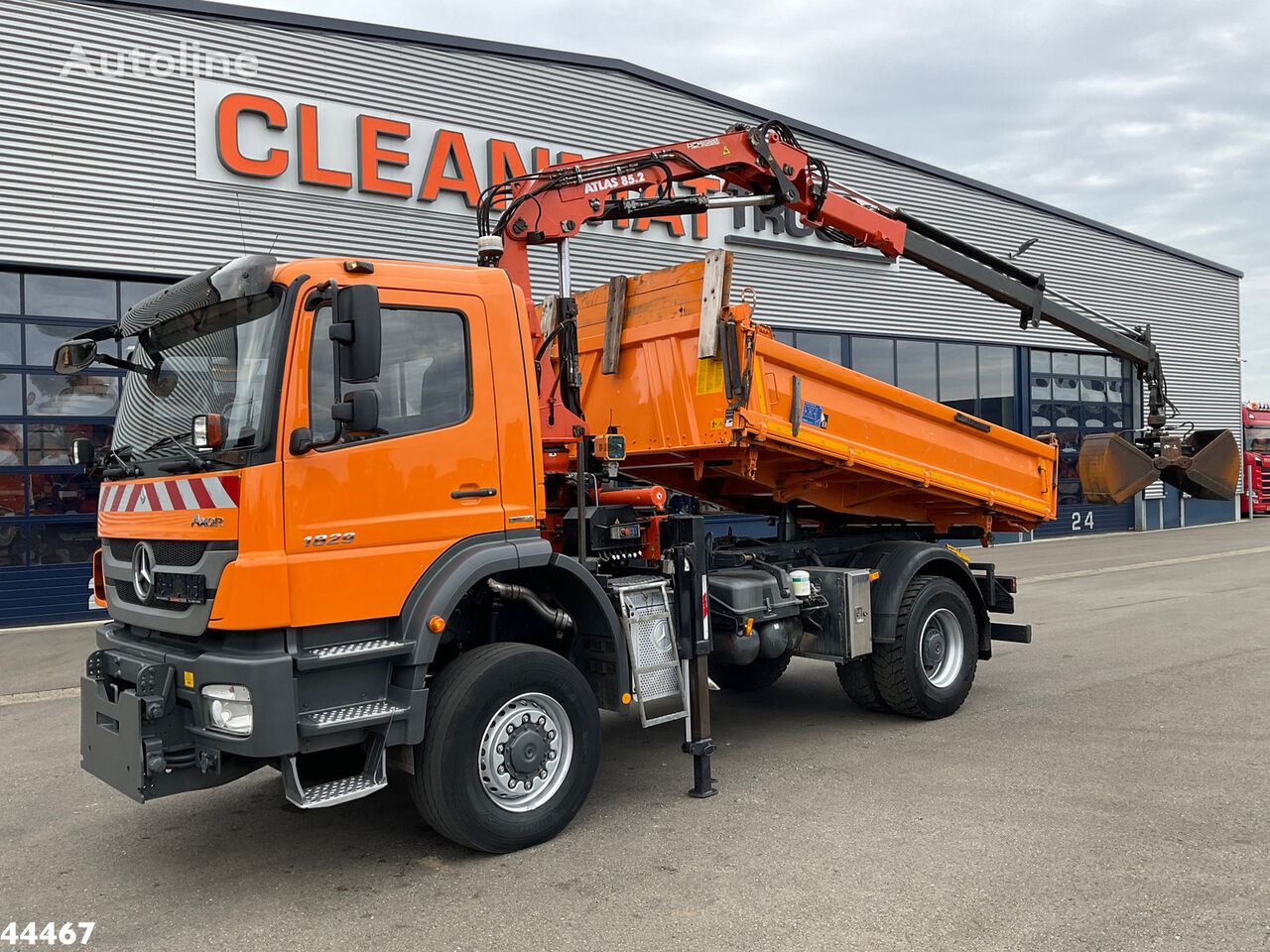 Mercedes-Benz 1829 AK 4x4 Atlas 8,5 Tonmeter laadkraan Manual Full steel dump truck