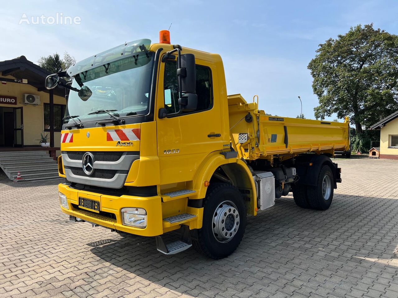 Mercedes-Benz 1833 AXOR II dump truck