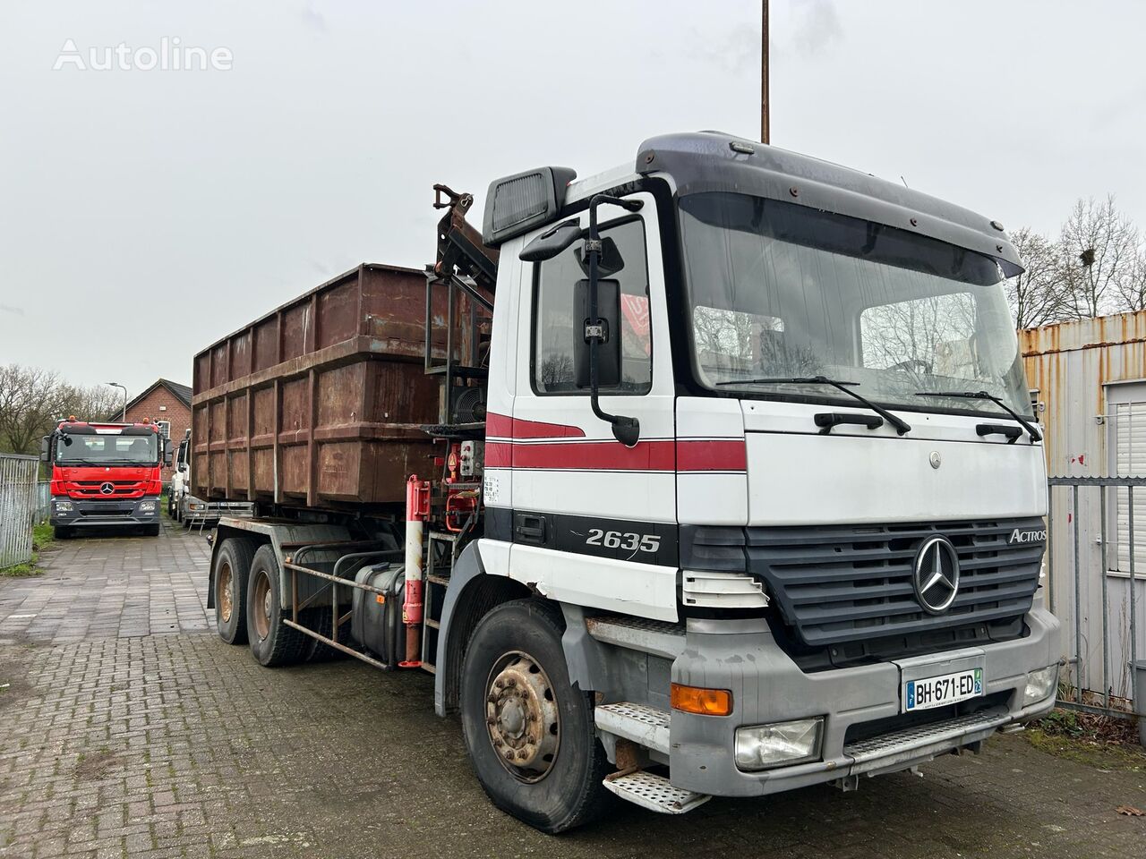 شاحنة قلابة Mercedes-Benz 2635 Actros  6x4 big tipper with mounted crane (LHD)
