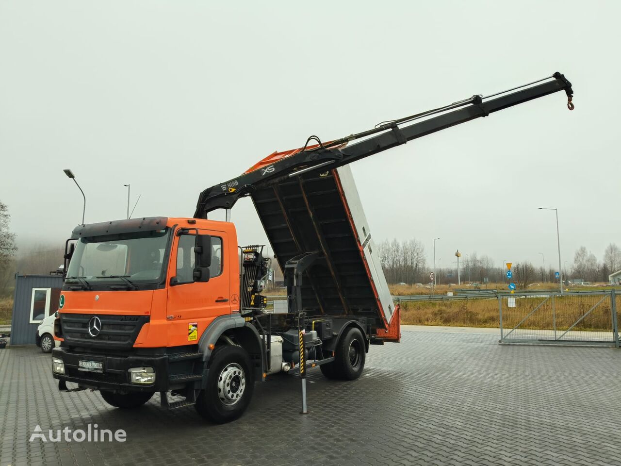 самосвал Mercedes-Benz AXOR 1829 / WYWROTKA + HDS HIAB SKŁADANY W Z /