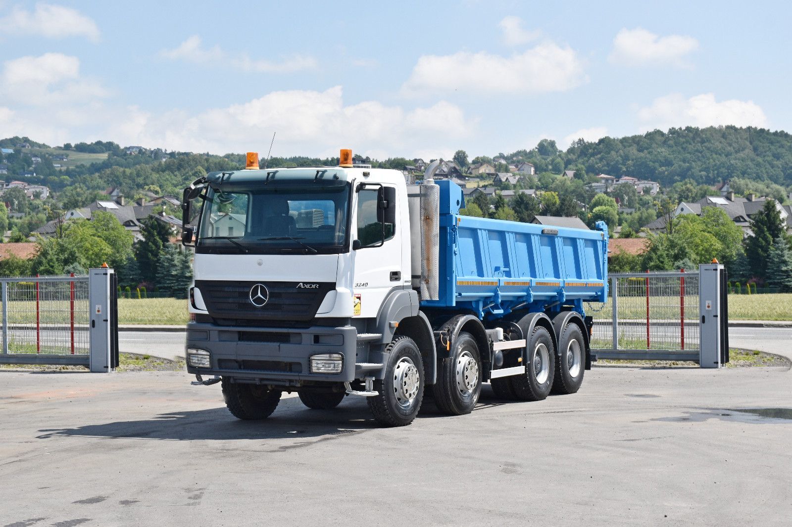 camion-benne Mercedes-Benz AXOR 3240