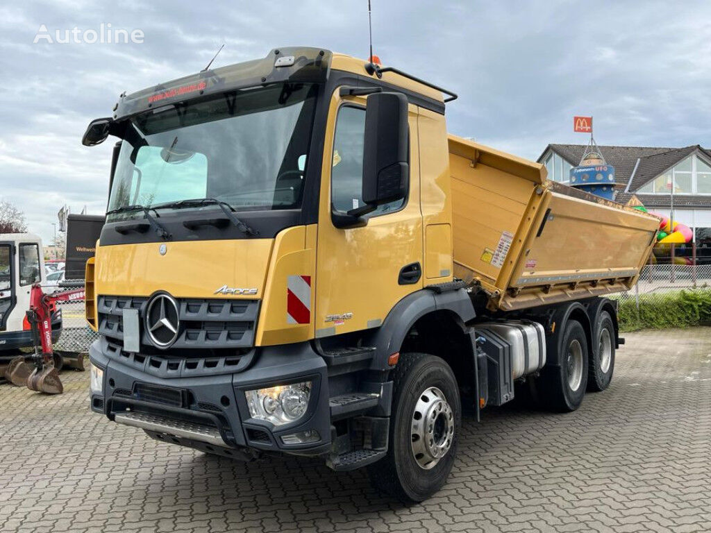 sklápač Mercedes-Benz Arocs 2643 K