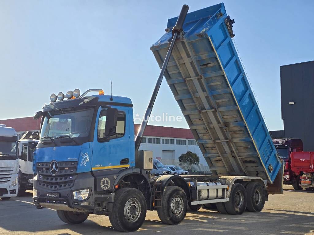 Mercedes-Benz Arocs 3251 pašizgāzējs