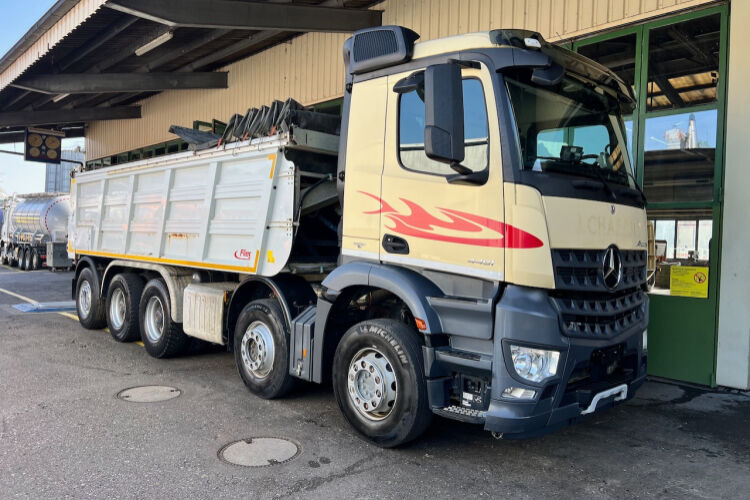 camião basculante Mercedes-Benz Arocs 4451