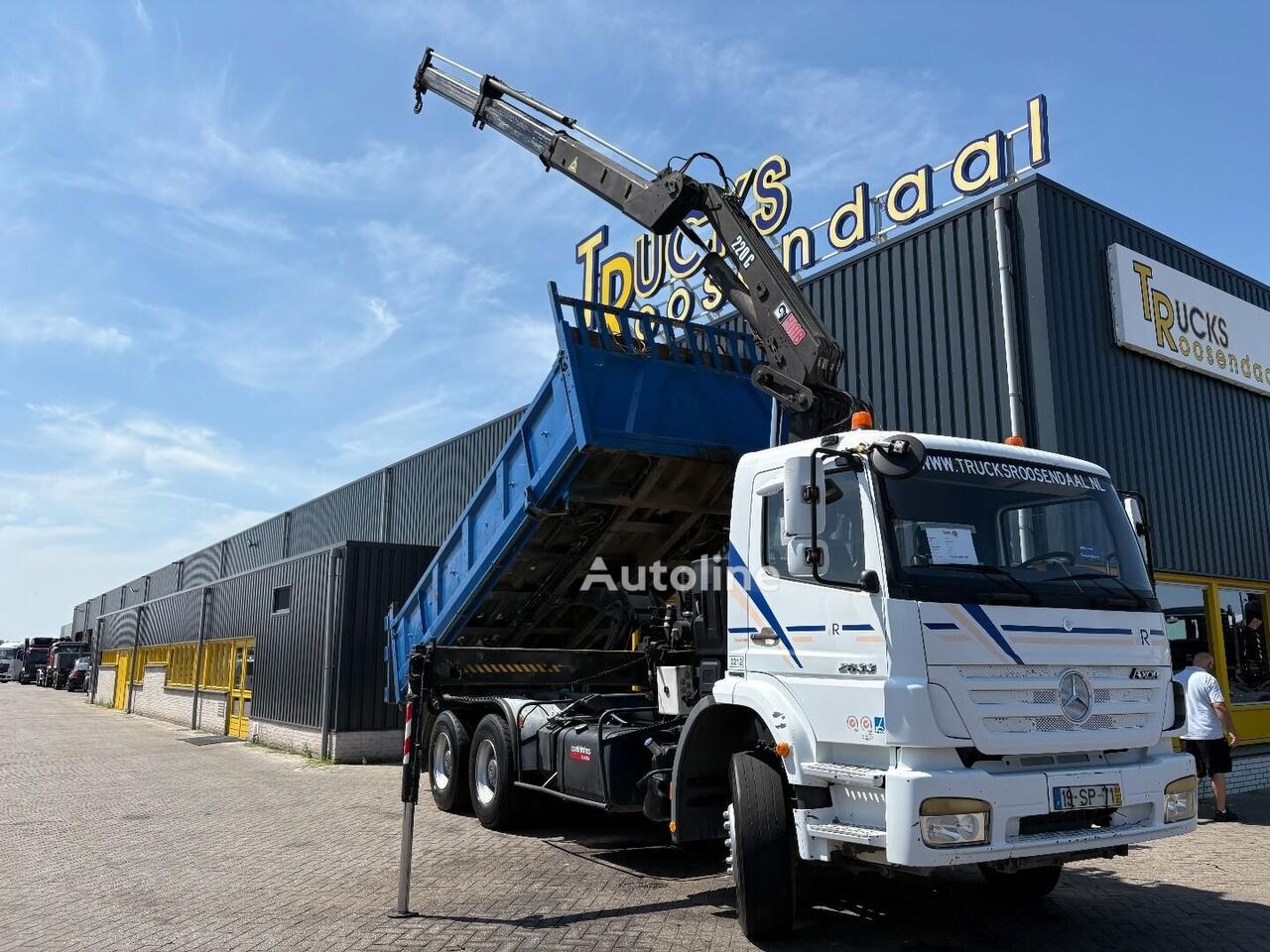 Camião basculante Mercedes-Benz Axor 2633 + HIAB 220 C 3X EXT. + REMOTE + 6X4 + 3 SIDE TIPPER + - Autoline