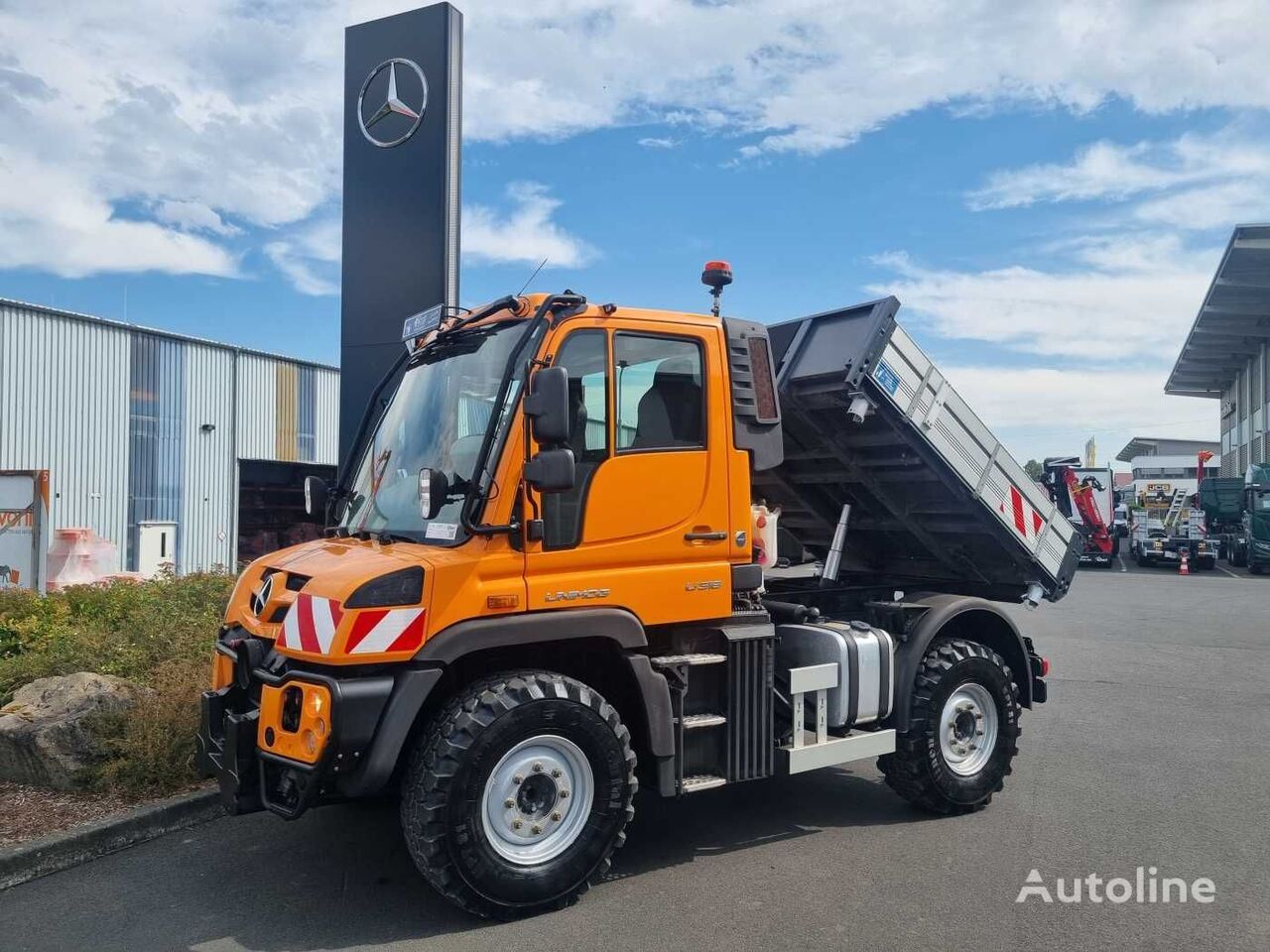 덤프 트럭 Mercedes-Benz Unimog U318 4x4 Kipper Zapfwelle Klima 449h