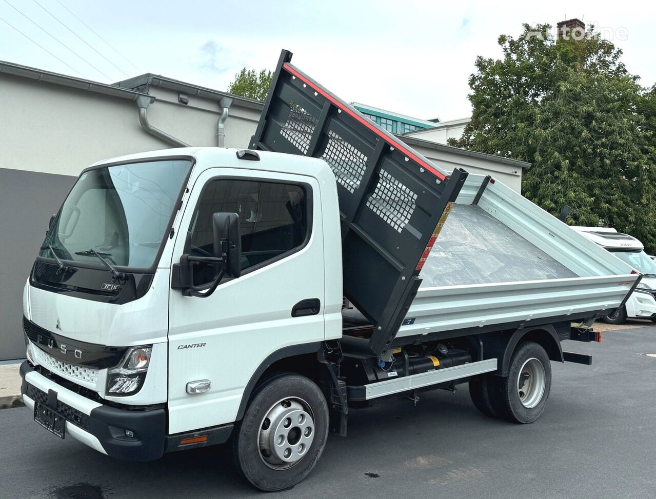 new Mitsubishi FUSO 7C15 dump truck