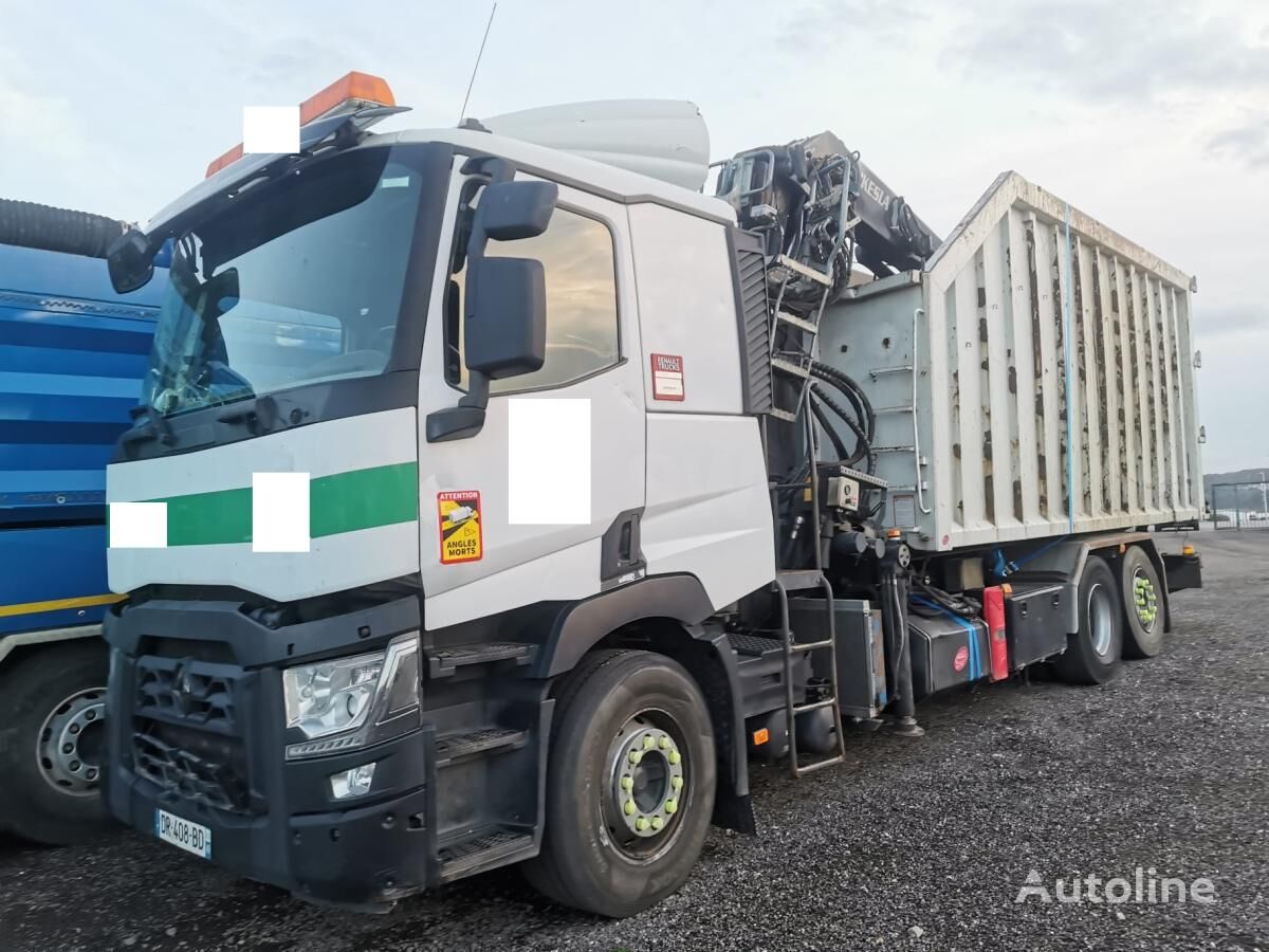 damaged Renault C-Series 460 dump truck