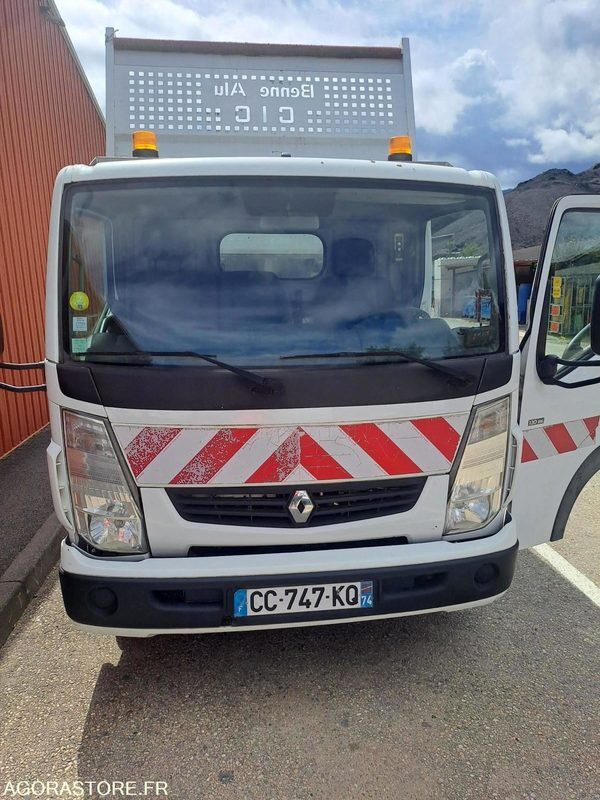 Renault MAXITY dump truck