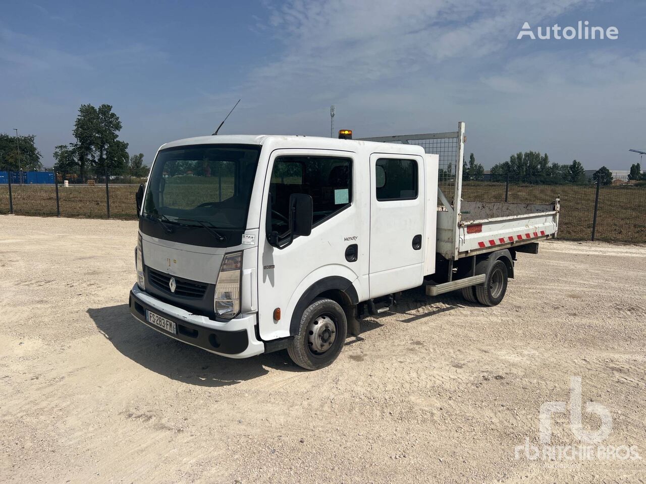 autobasculantă Renault MAXITY 130 DXI Camion Benne