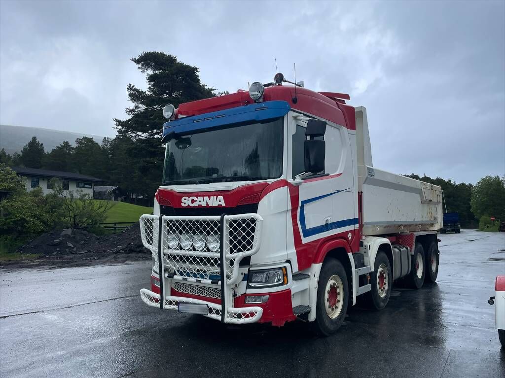 savivartis sunkvežimis Scania R 580 + savivartė priekaba