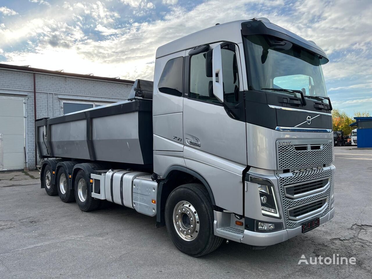 Volvo FH 750 8x4/2 pašizgāzējs