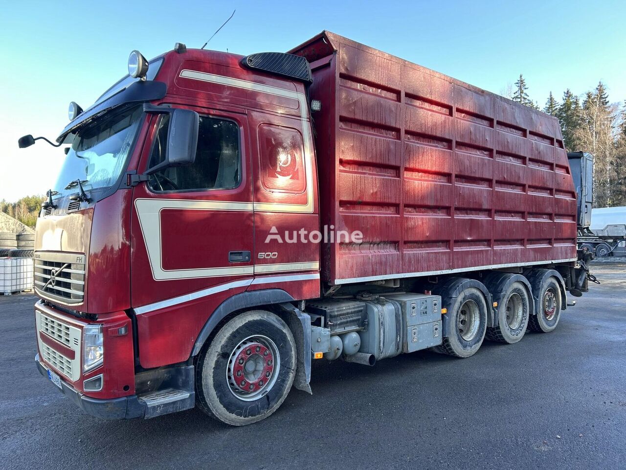 самосвал Volvo FH500 8×4 Risukorilla ja nosturilla