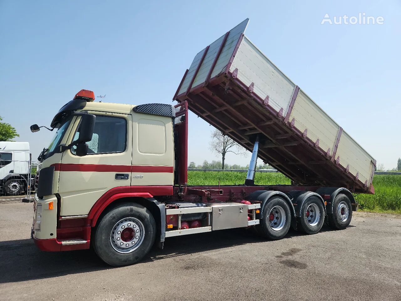 camião basculante Volvo FM 460 Manual gear, Euro 5, 8x4, 2010, 699000km, 3 side kip