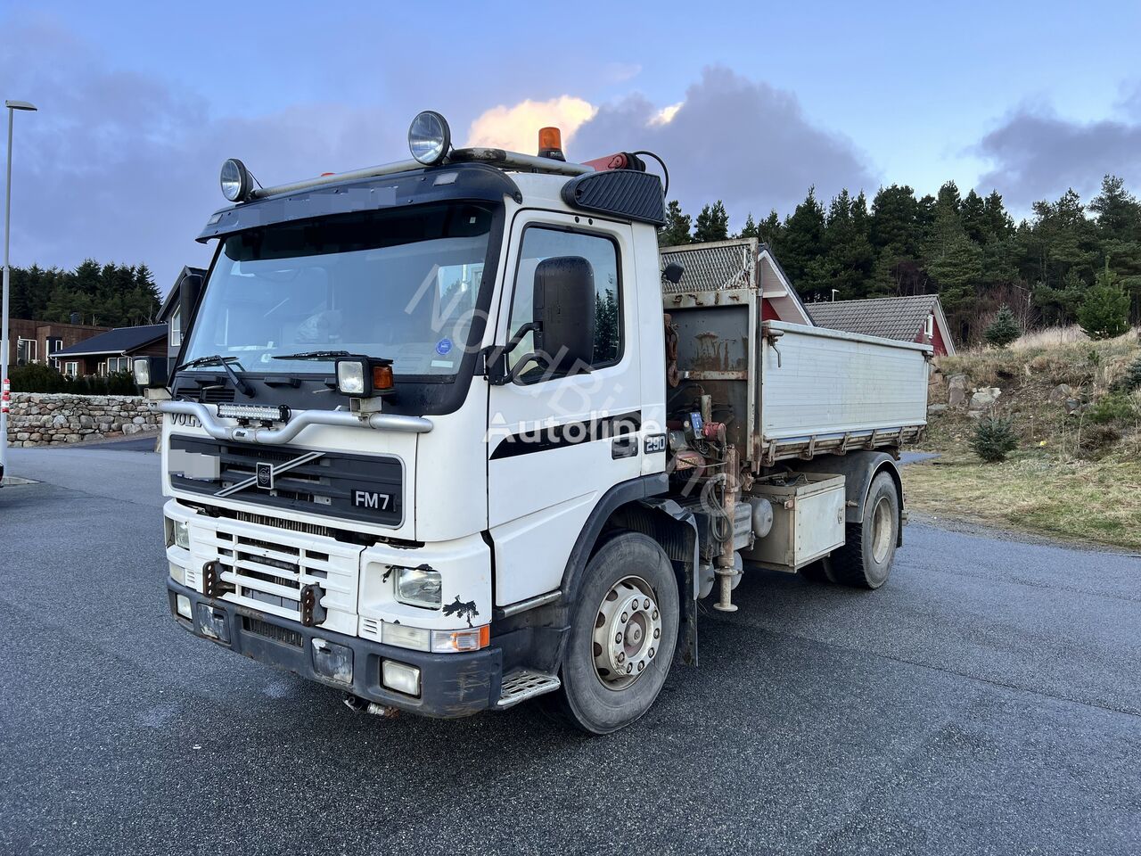 camion ribaltabile Volvo FM7 290 *DUMPER + crane HMF 753 *VIDEO