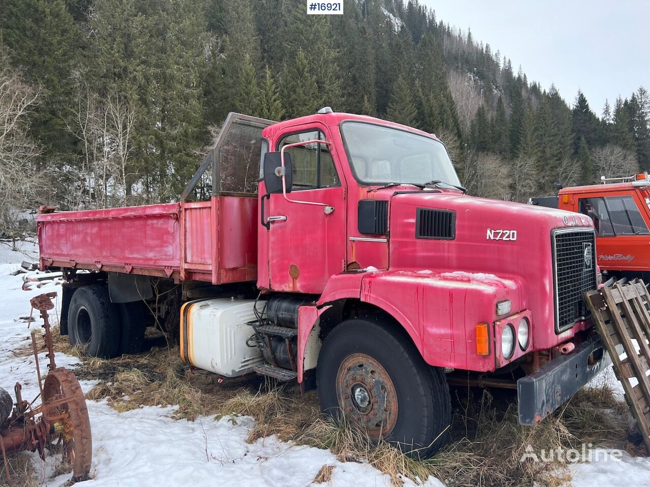 Volvo N720  volquete