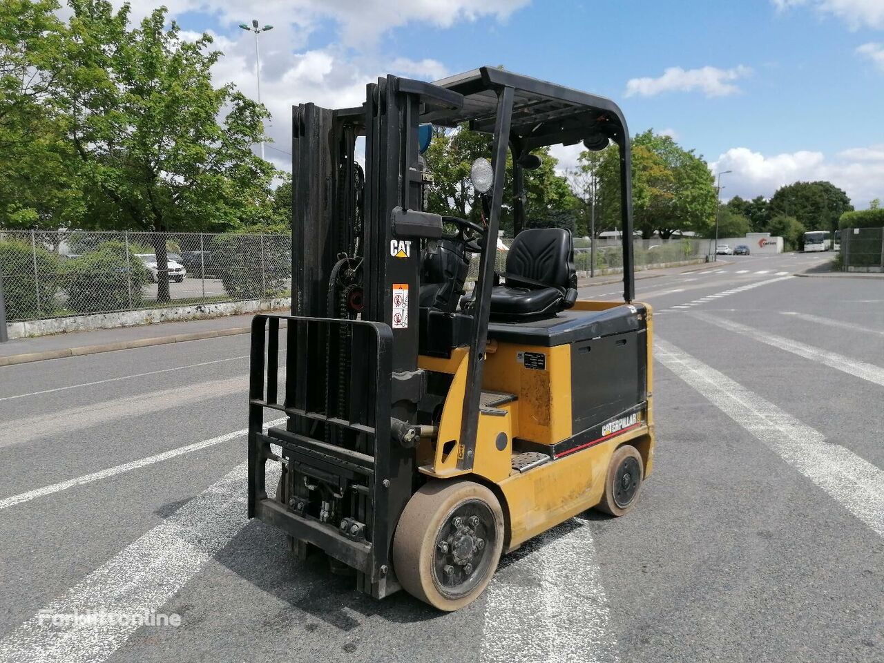 Caterpillar EC25N electric forklift