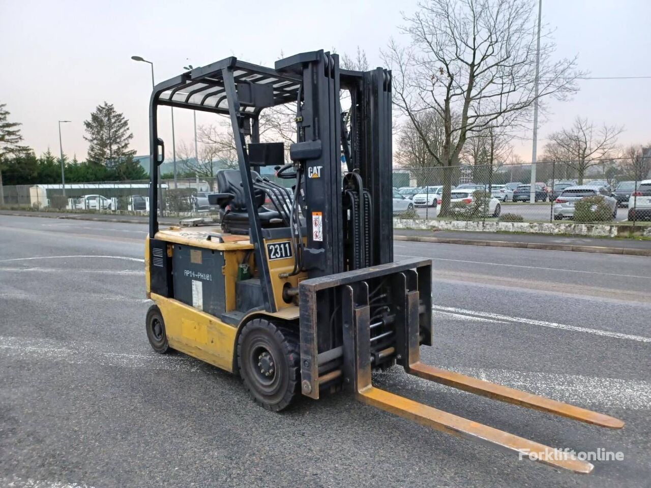 Caterpillar EP25K electric forklift