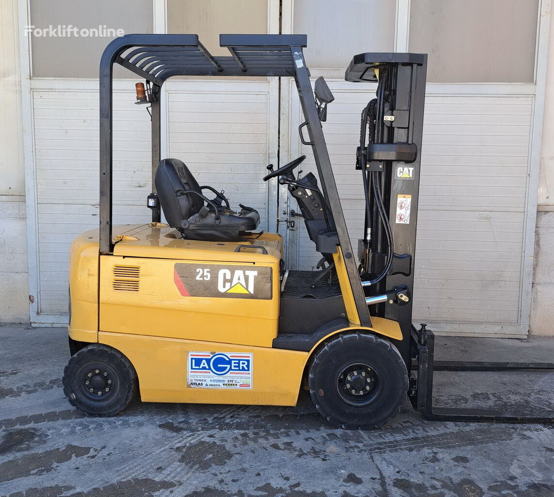 Caterpillar EP25K PAC electric forklift