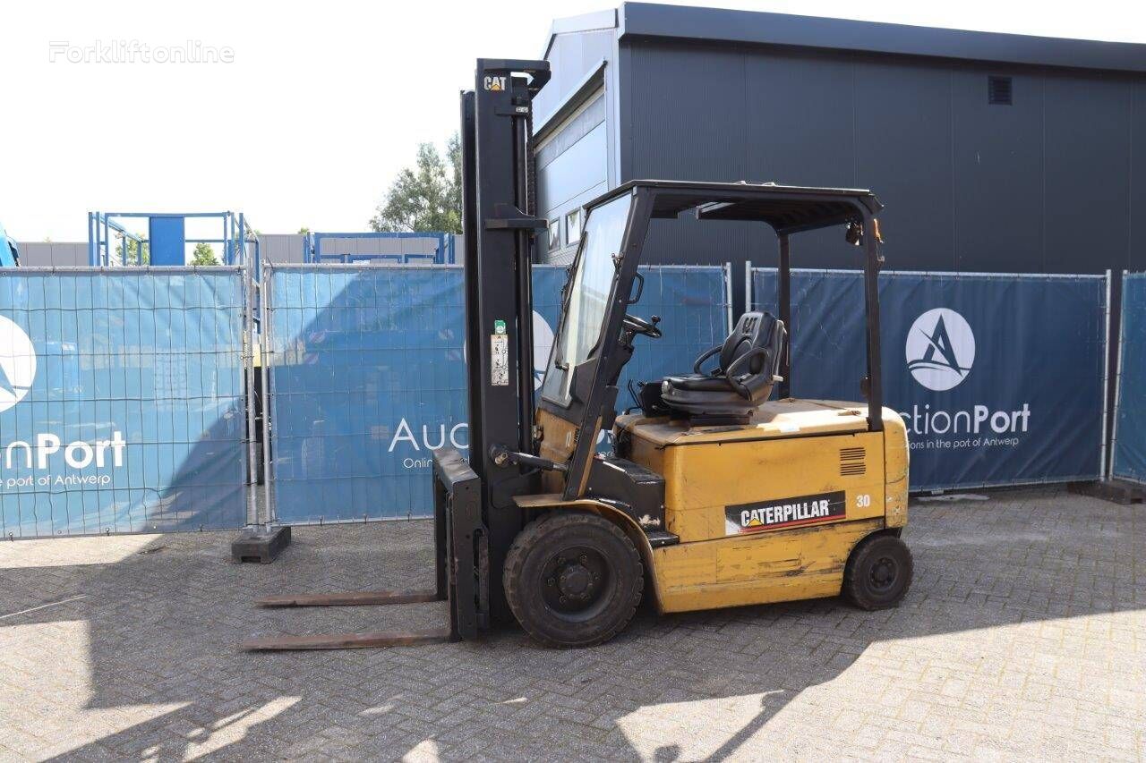 Caterpillar EP30K electric forklift