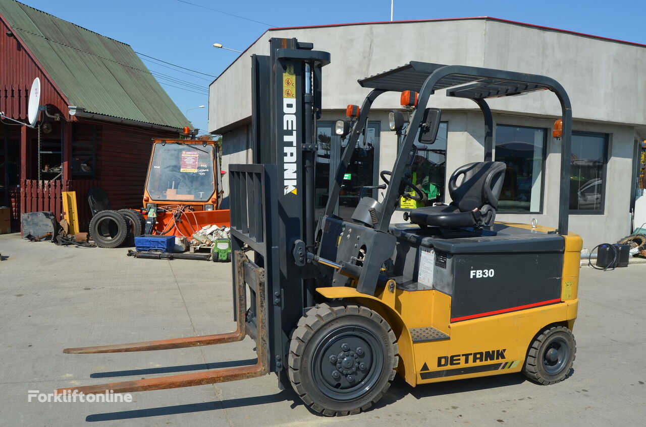 Detank DB30 electric forklift