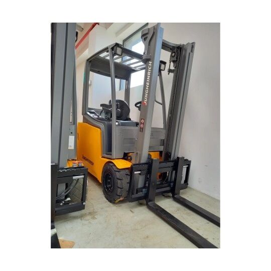 new Jungheinrich EFG 220 electric forklift