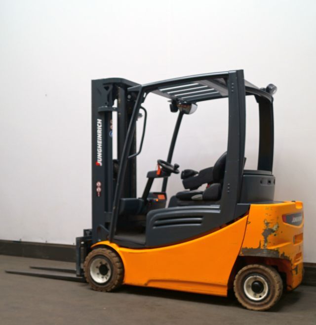 Jungheinrich EFG320 electric forklift