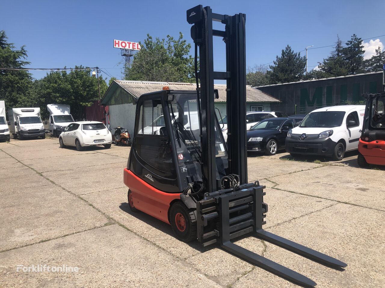 Linde E 30 electric forklift