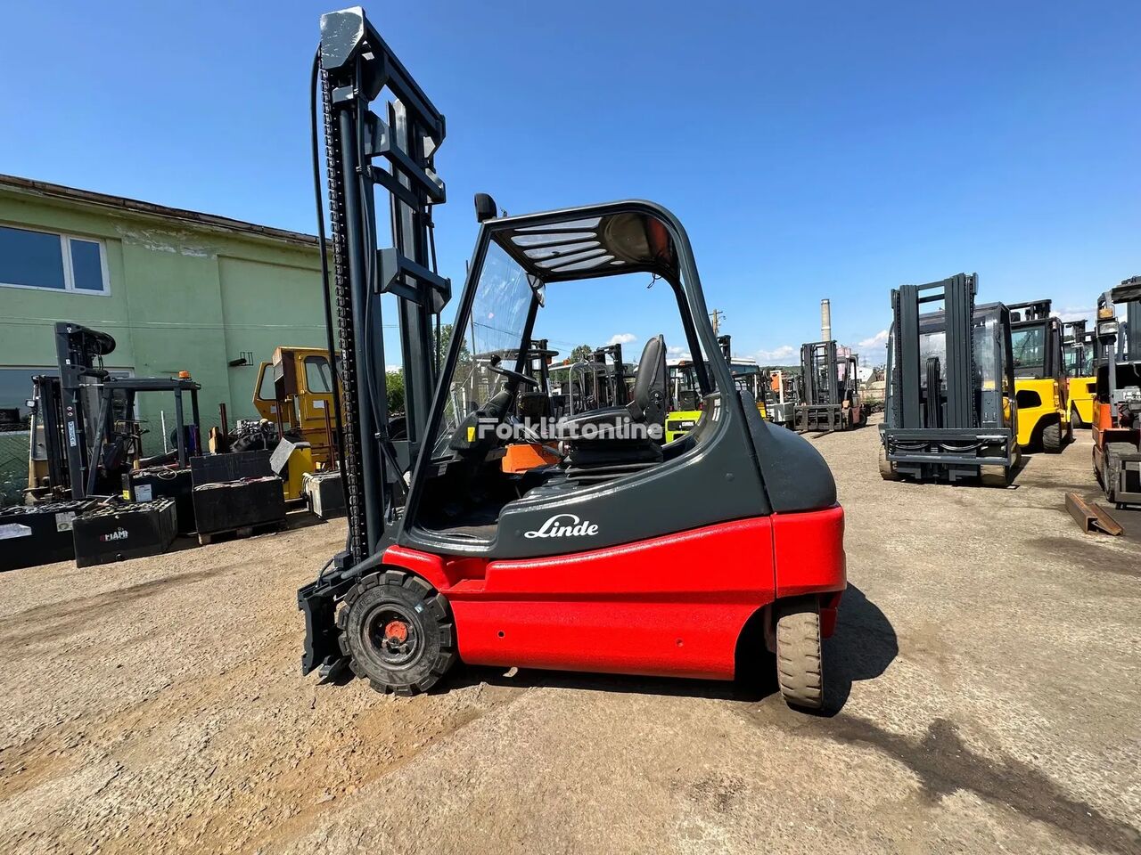 Linde E25 electric forklift