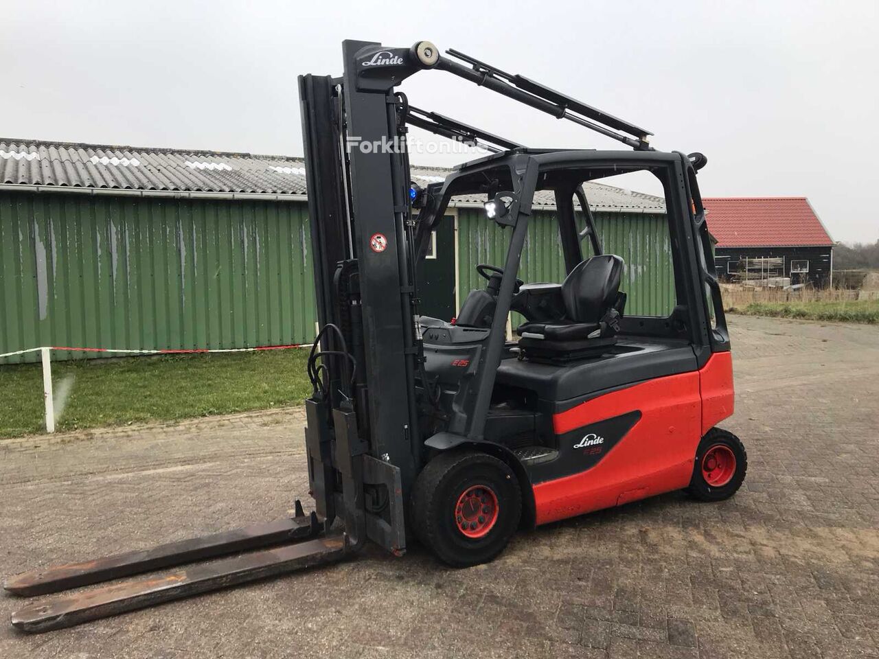 Linde E25L-01 electric forklift