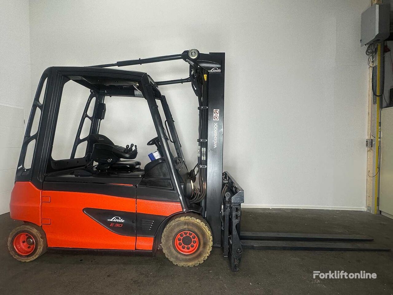 Linde E30L electric forklift