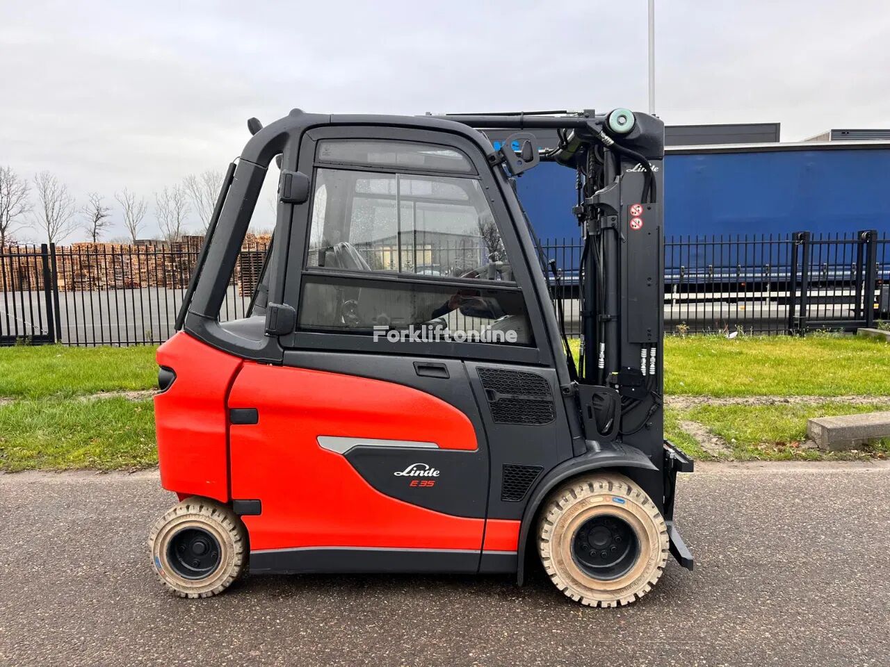 Linde E35HL-01 electric forklift