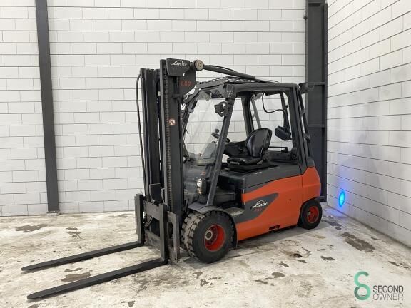 Linde E35L electric forklift