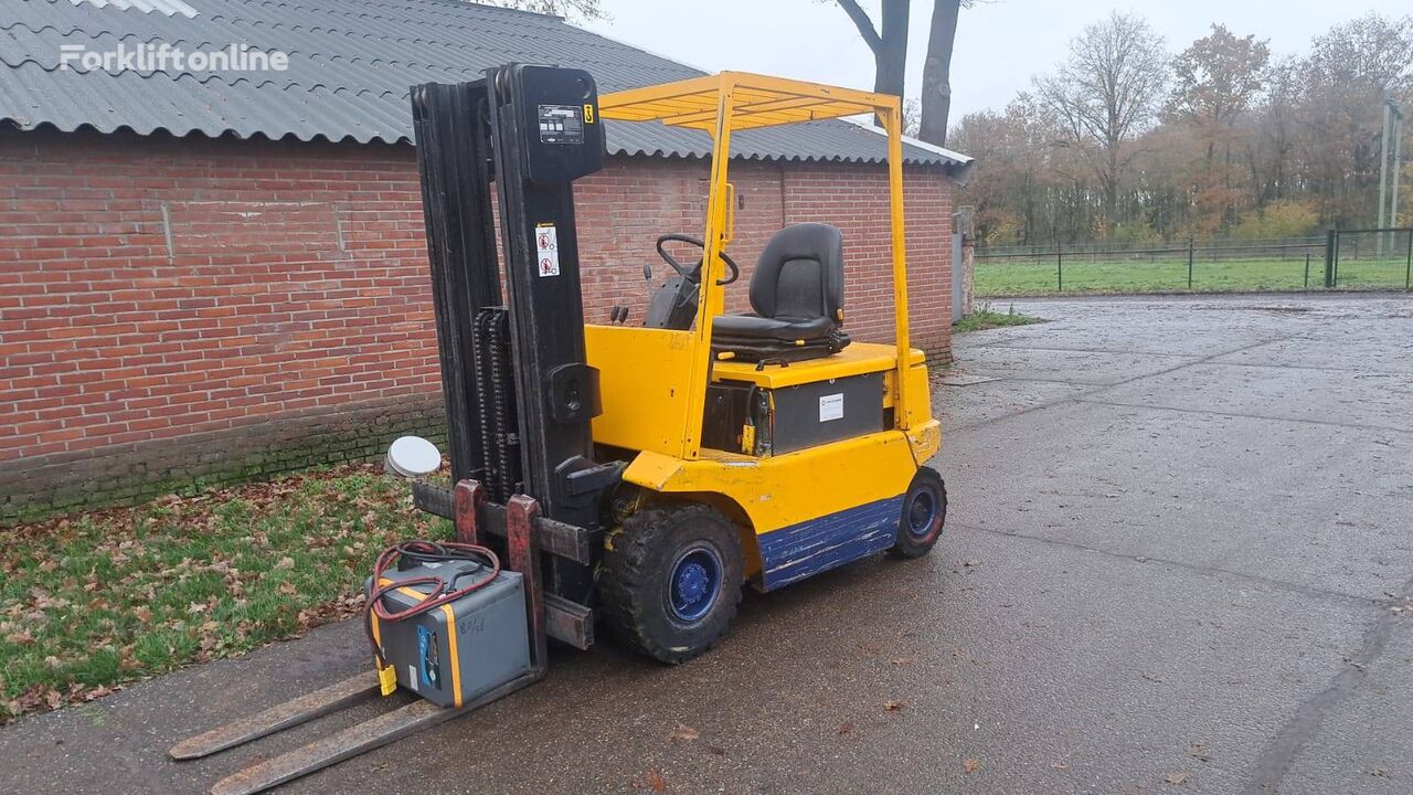 Still electric forklift