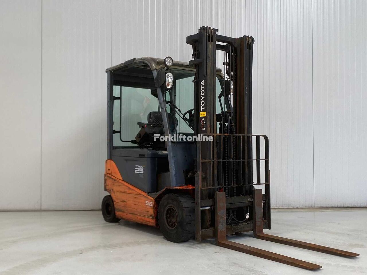 Toyota 8FBMKT25 electric forklift