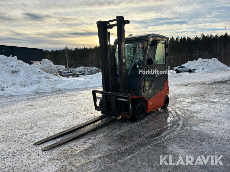 Toyota 8FBMKT30 electric forklift