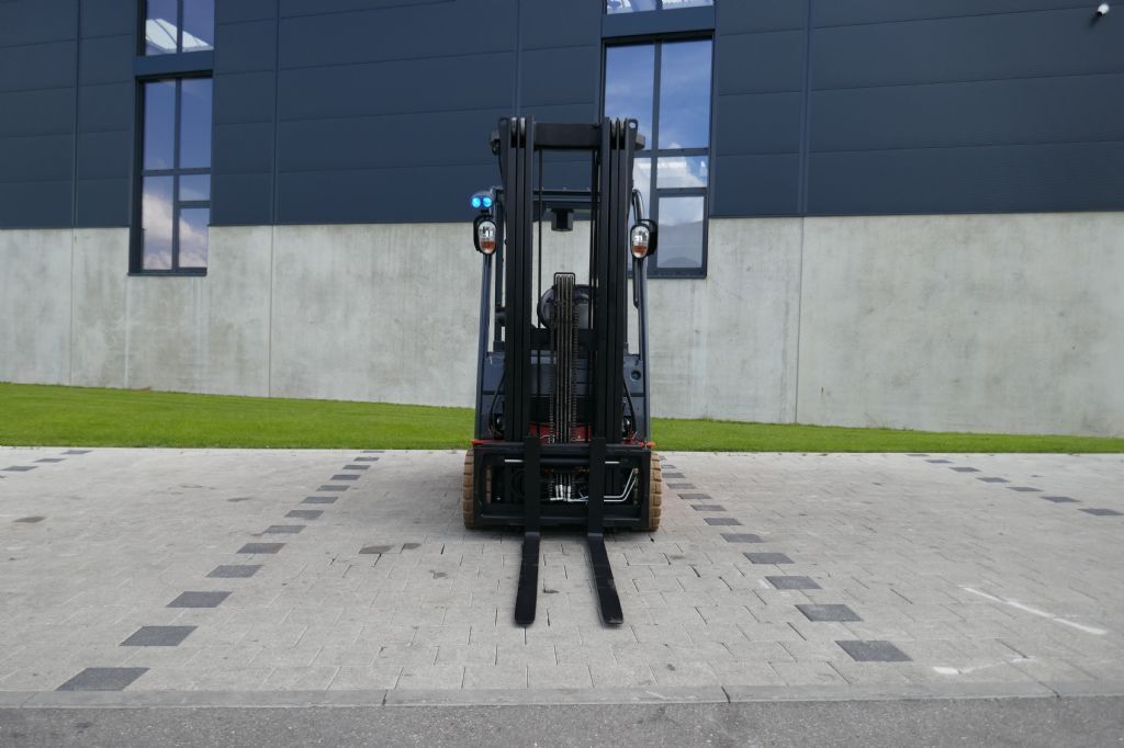 Toyota 8FBMT18 electric forklift