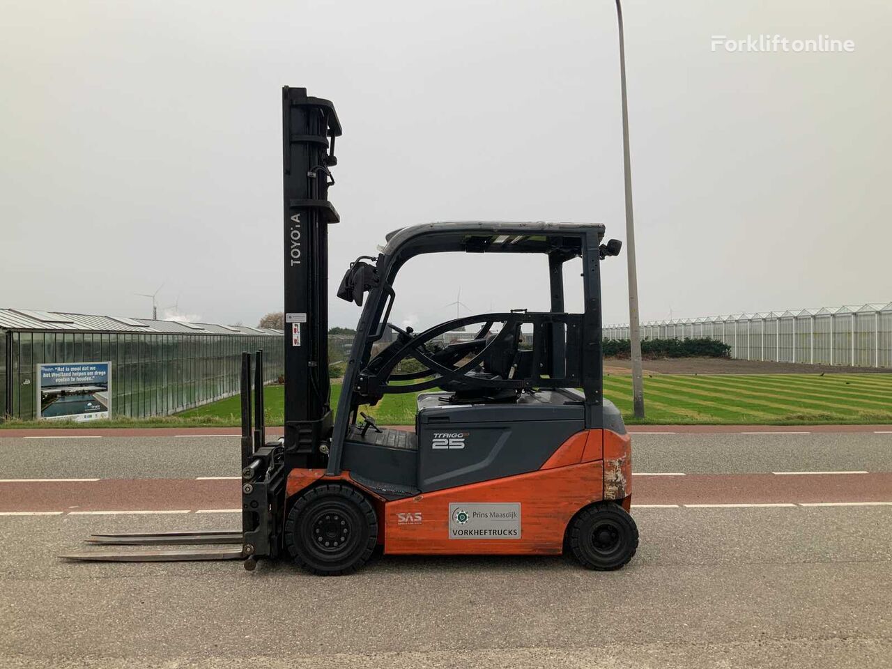 Toyota 8FBMT25 electric forklift