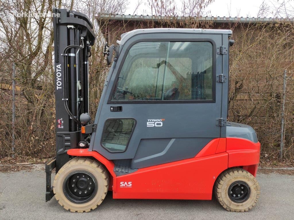 Toyota 8FBMT50 electric forklift