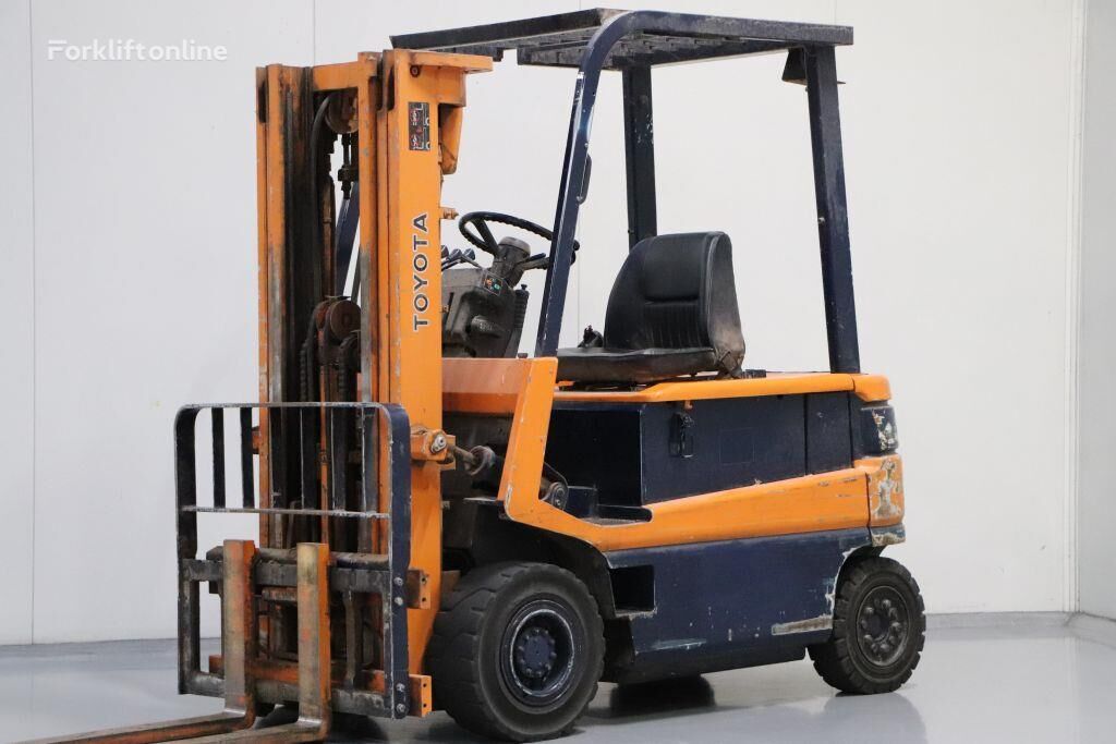 Toyota FBM25 electric forklift