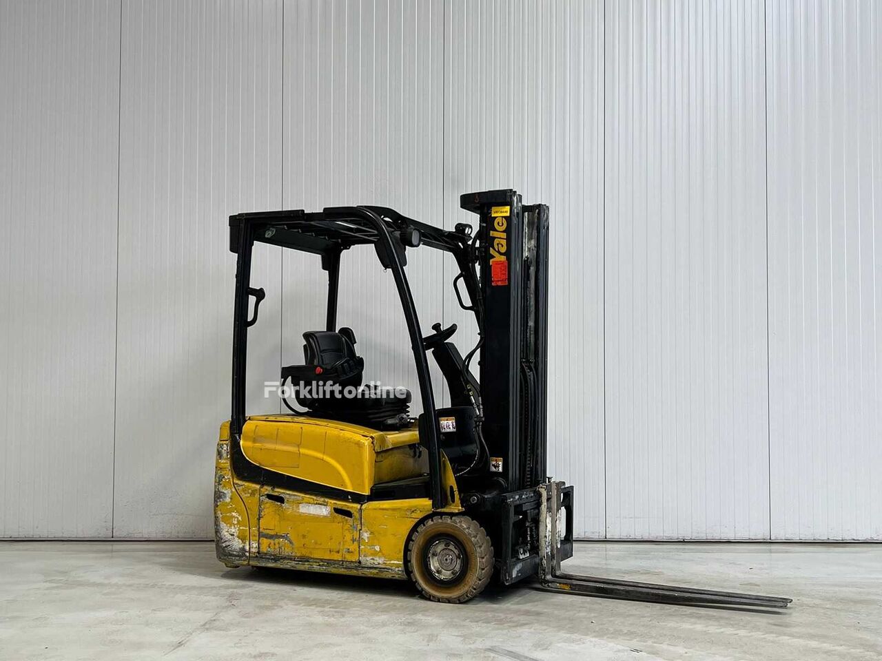 Yale ERP16VT electric forklift